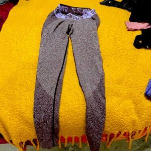 XS Gymshark classic flex leggings in purple! Never worn!